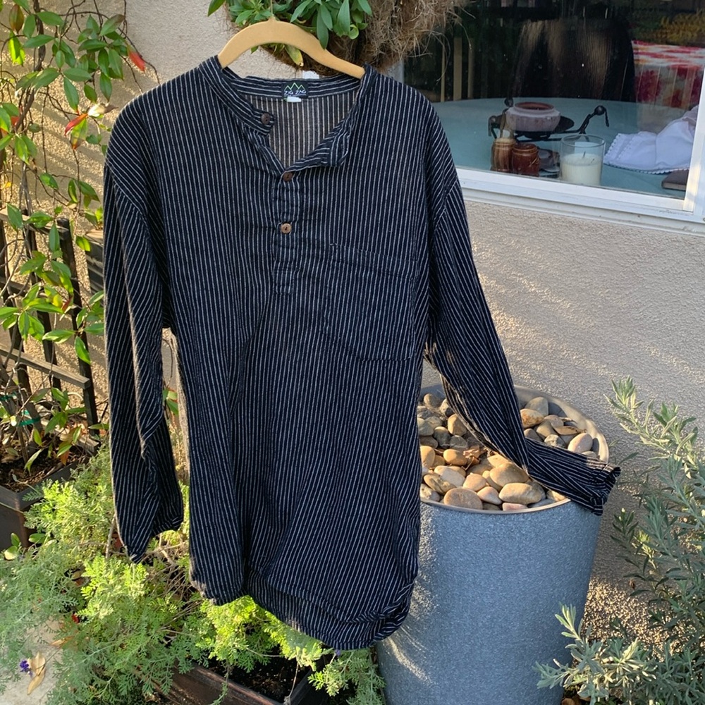 Black and White Pinstripe shirt (L)